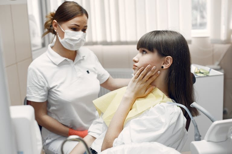 Illustration showing the complications of impacted wisdom teeth if not removed, including infection, cysts, and crowding.