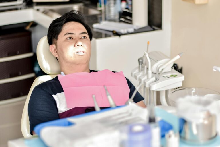 Comparison between a general dentist and an oral surgeon for wisdom tooth removal, highlighting their roles and expertise.