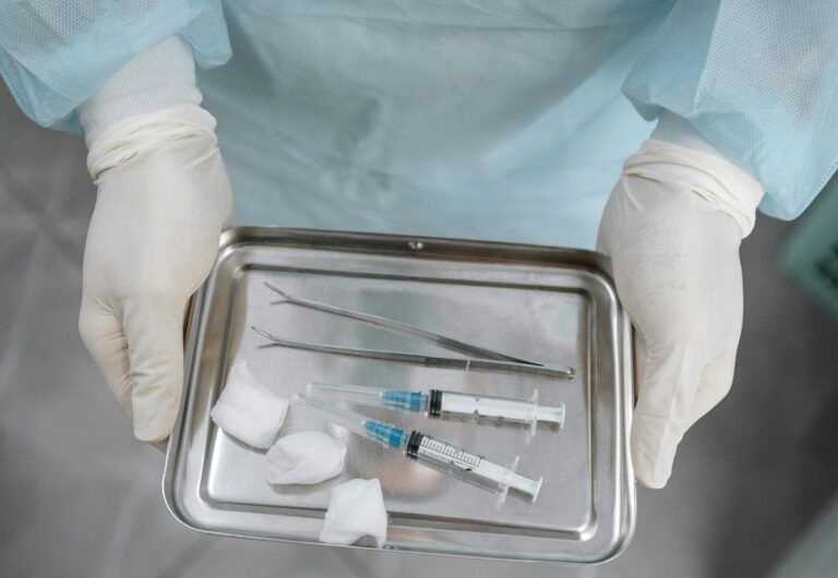 A step-by-step guide to controlling wisdom tooth surgery bleeding with pressure and home remedies.