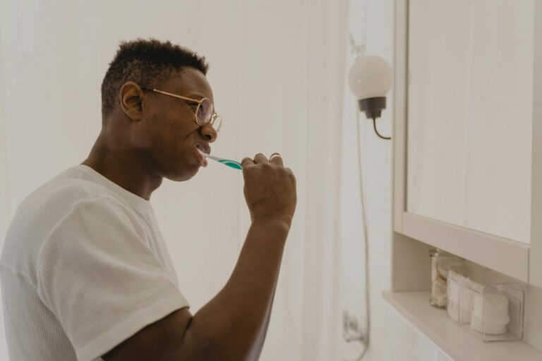 Common causes of chronic bad breath even after brushing, including gum disease, dry mouth, and tongue bacteria.